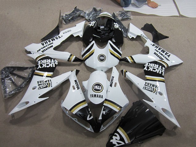 Custom 2004-2006 Black White Lucky Strike Yamaha YZF R1 Motorcyle Fairings Custom 2004-2006 Black White Lucky Strike Yamaha YZF R1 Motorcyle Fairings
